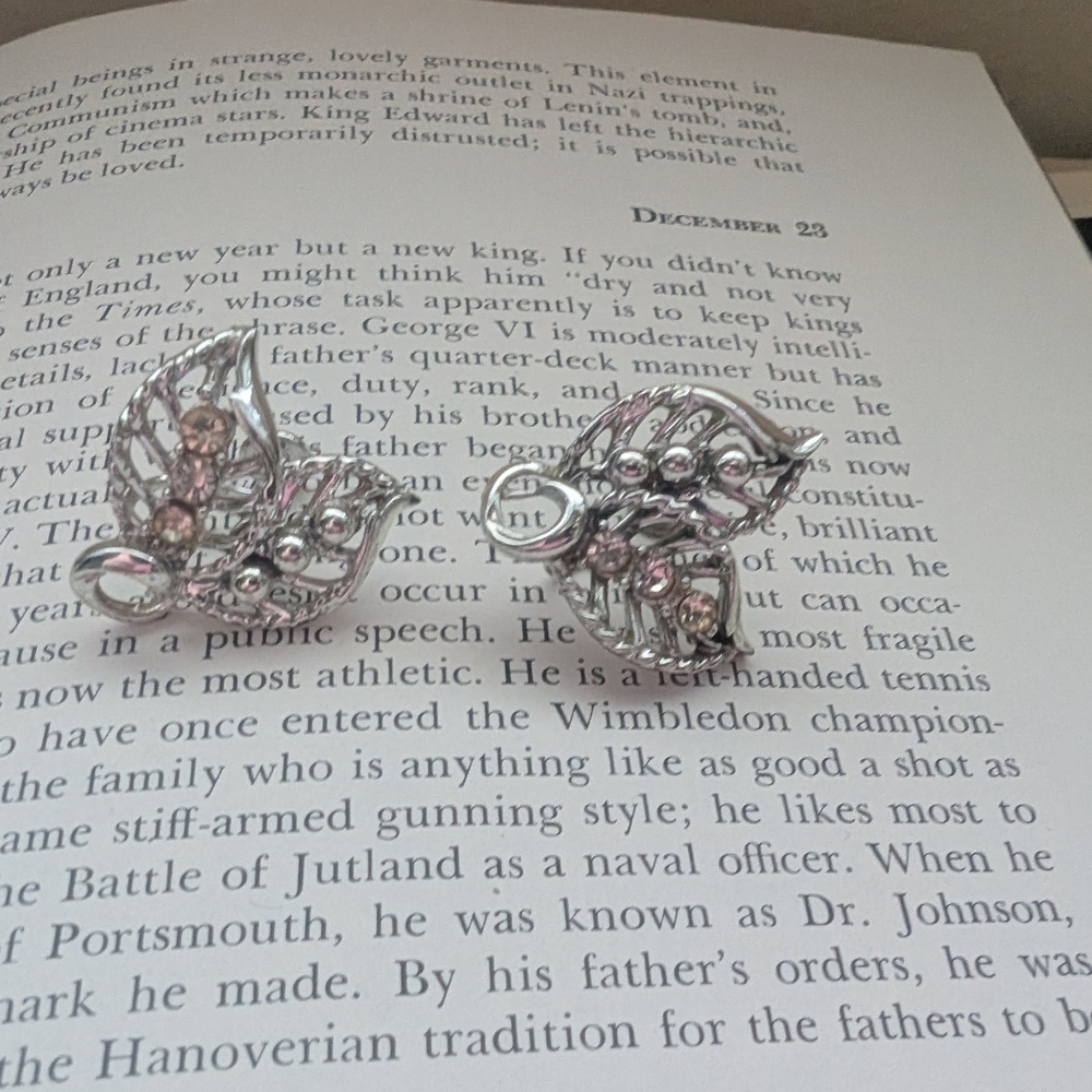 Elegant Silvertone Leaf Screw Back Earrings